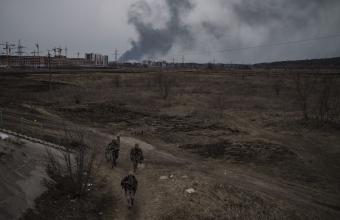 AFP: Σφοδρές ανταλλαγές πυρών πυροβολικού στο Ιρπίν κοντά στο Κίεβο