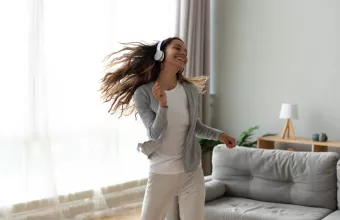 Γιατί ο χορός είναι η feel good άσκηση που χρειαζόμασταν