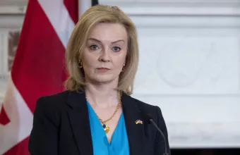 Βαρύ οπλισμό, άρματα μάχης και αεροσκάφη για την Ουκρανία θα ζητήσει με αποψινή ομιλία η Λιζ Τρας