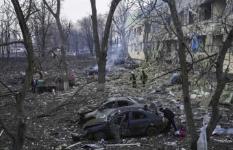 Ουκρανός αξιωματικός στο Λουγκάνσκ κατηγορεί τη Μόσχα ότι χρησιμοποίησε βόμβες φωσφόρου