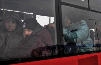 Εκκένωση 2.000 αμάχων από τη Μαριούπολη προς την υπό ουκρανικό έλεγχο πόλη Ζαπορίζια