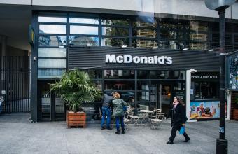 Τρόμος στην Ολλανδία: Δύο νεκροί από πυροβολισμούς μέσα σε εστιατόριο των McDonald’s