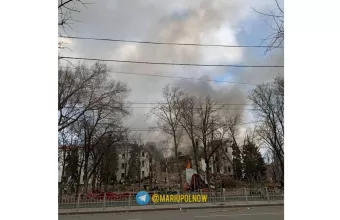 Η Μόσχα διαψεύδει ότι βομβάρδισε θέατρο στη Μαριούπολη