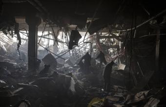 Μόσχα: Υποστηρίζει ότι το εμπορικό κέντρο που χτυπήθηκε στο Κίεβο ήταν αποθήκη πυρομαχικών