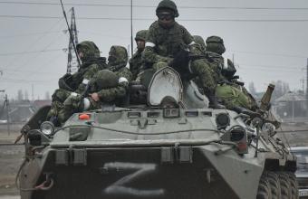 Ρώσοι στρατιώτες κατευθύνονται προς τον πυρηνικό σταθμό της Ζαπορίζια