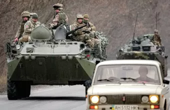 Ουκρανία: Ο στρατός επιβεβαίωσε ότι οι δυνάμεις του αποχώρησαν από το Λισιτσάνσκ