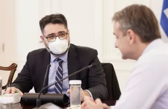 Aνδρουλάκης σε Μητσοτάκη:  Το τηλεφώνημά σας στον Ζελένσκι έφερε «την αρχή του τέλους» για την έξοδό μας από την Μαριούπολη