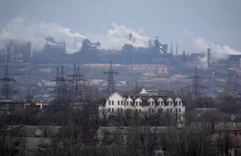 Δώδεκα άμαχοι απομακρύνθηκαν με λεωφορείο από την χαλυβουργία Αζοφστάλ, αναφέρουν ρωσικά πρακτορεία