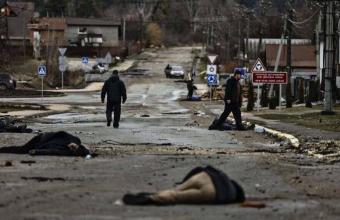 Αποτροπιασμός για τις ρωσικές θηριωδίες έξω από το Κίεβο - Εικόνες-σοκ με πτώματα στους δρόμους