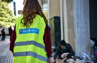 Δήμος Αθηναίων: Εορταστικά γεύματα σε οικογένειες και άστεγους και πασχαλινά δώρα σε παιδιά 