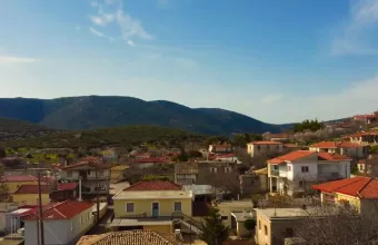 Άγιος Ιωάννης Κορινθίας: Το χωριό των 400 φιλόξενων κατοίκων -Δείτε βίντεο