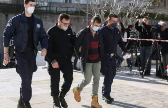 Δίκη προπονητή ιστιοπλοΐας: Αρνείται τον βιασμό της ανήλικης -Ομολογεί τις δύο άλλες πράξεις - Κεκλεισμένων των θυρών καταθέτει η 22χρονη