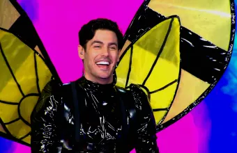 The Masked Singer: Ο Κώστας Μαρτάκης πίσω από τη μάσκα της Μέλισσας