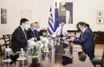 Μητσοτάκης στο υπουργικό: Σύντομα τα εθνικά μέτρα στήριξης κόντρα στην εισαγόμενη ακρίβεια 