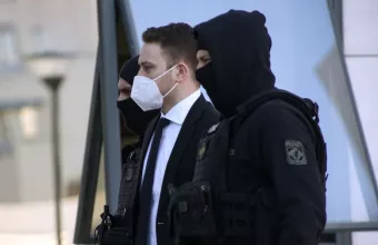 Μπάμπης Αναγνωστόπουλος: Συνεχίζεται η δίκη - Έως 10 έτη η ποινή για τη δολοφονία του σκύλου