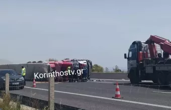 Εκτροπή κυκλοφορίας στην εθνική οδό Αθηνών-Κορίνθου λόγω εκτροπής νταλίκας