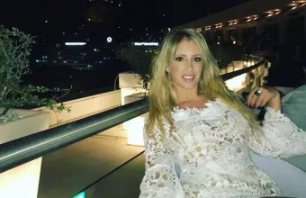 «Με μέθυσε και με βίασε μέσα στο αυτοκίνητο»: Η ηθοποιός Έλενα Αθανασοπούλου καταγγέλλει γνωστό σκηνοθέτη