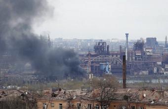 Χάθηκε η επικοινωνία με τους μαχητές στο Azovstal - Βίντεο από τη στιγμή που οι Ρώσοι χτυπούν με θερμοβαρική βόμβα