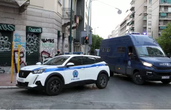 Επιχείρηση «σκούπα» από 130 αστυνομικούς γύρω από την Ομόνοια