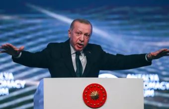 Στους πρόσφατους χάρτες τους οι Τούρκοι έχουν «κοκκινίσει» 16 νησιά δυναμιτίζοντας το κλίμα ενόψει καλοκαιριού.