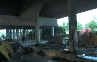 Φωτιά σε παλέτες με βοήθεια για την Ουκρανία στο ΣΕΦ - Δείτε φωτογραφίες