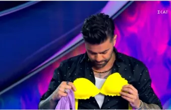 «The Masked Singer»:Το Παπάκι έκανε πρεμιέρα και το Cyber Girl μπέρδεψε τον Μαραντίνη με τα... μαγιό του!