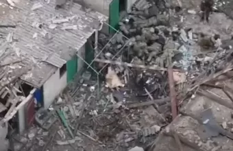 Drone κατέγραψε την ομάδα Wagner να επιχειρεί σε πόλη που έχει ισοπεδωθεί από τους Ρώσους στην Ουκρανία