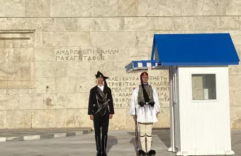 Αλλαγή φρουράς στο Μνημείο του Άγνωστου Στρατιώτη από εύζωνες με ποντιακές στολές- Δείτε βίντεο και φωτογραφίες