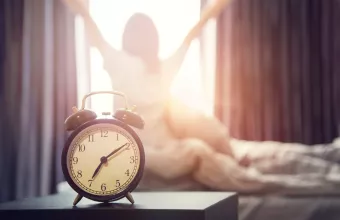 Ύπνος: 5+1 tips που θα σας βοηθήσουν να ξυπνάτε νωρίς το πρωί