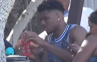 Στη Μύκονο ο Γιάννης Αντετοκούνμπο για διακοπές