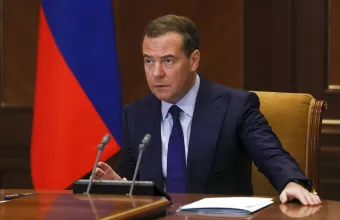 Μεντβέντεφ: Θα ξεσπάσει «Γ΄ Παγκόσμιος Πόλεμος» εάν το NATO κινηθεί εναντίον Κριμαίας