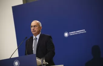 O Γιάννης Οικονόμου.