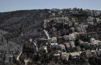 Πέτσας: Πρωτοφανής αεροπορική δύναμη στη φωτιά σε Γλυφάδα και Βούλα