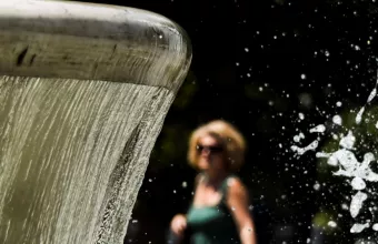Ζεστή ημέρα στο κέντρο της Αθήνας.