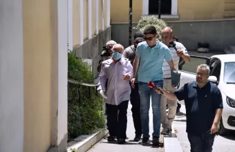 Ο γυναικτόνος στα δικαστήρια.