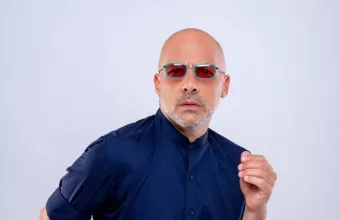 Ο Νίκος Μουτσινάς