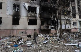 Κατεστραμμένο κτίριο στην Ουκρανία μετά από ρωσικό χτύπημα 