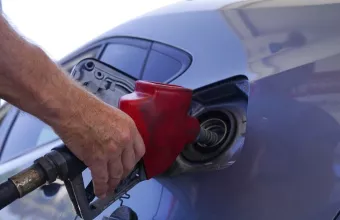 Βενζίνη σε αυτοκίνητο 