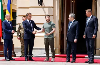 Ο Βολοντίμιρ Ζελένσκι με τους Ευρωπαίους ηγέτες στο Κίεβο