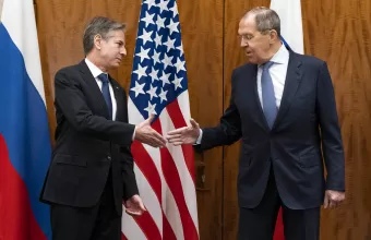 Μπλίνκεν: Είχα «ειλικρινή» συνομιλία με τον Λαβρόφ για τους Αμερικανούς κρατούμενους