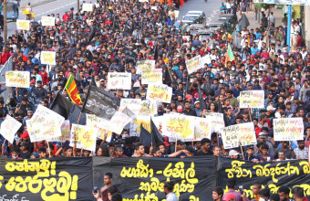 Χιλιάδες διαδηλωτές στους δρόμους στη Σρι Λάνκα