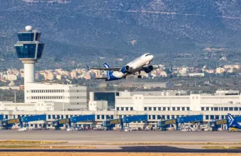Ποιους προορισμούς επιλέγουν οι Έλληνες για διακοπές - Ποιός είναι ο Κρητικός Φιλέας Φογκ που έχει ταξιδέψει σε 128 χώρες