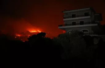 Μήνυμα για εκκένωση της Πεντέλης προς Βριλήσσια έλαβαν οι κάτοικοι