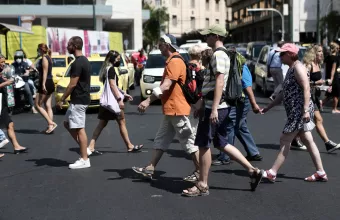 Κόσμος στο δρόμο