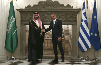O πρωθυπουργός με τον πρίγκιπα- διάδοχο της Σαουδικής Αραβίας