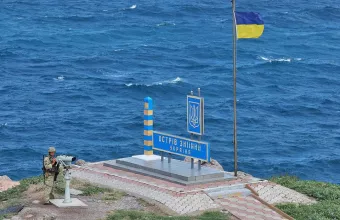 Η ουκρανική σημαία στο Φιδονήσι