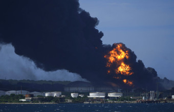 Κούβα: Μαίνεται η πυρκαγιά σε πετρελαϊκές εγκαταστάσεις - Νεκρός ένας πυροσβέστης - 16 αγνοούμενοι