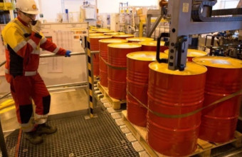 Τιμές Brent: Η μεγαλύτερη μηνιαία πτώση από το 2021