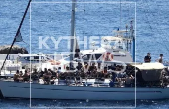 Ιστιοφόρο με μετανάστες στα Κύθηρα