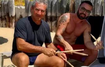 Ο Ανδρέας Λοβέρδος κάνει μαθήματα ντραμς ακόμη και σε παραλία 